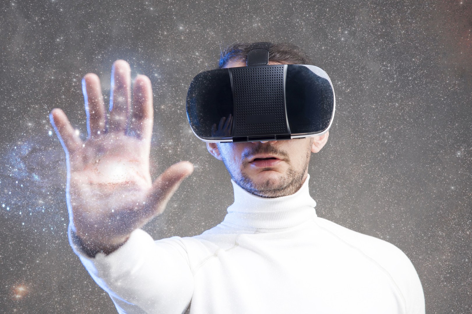 Student mit 3D-Brille in immersiver Lernwelt
